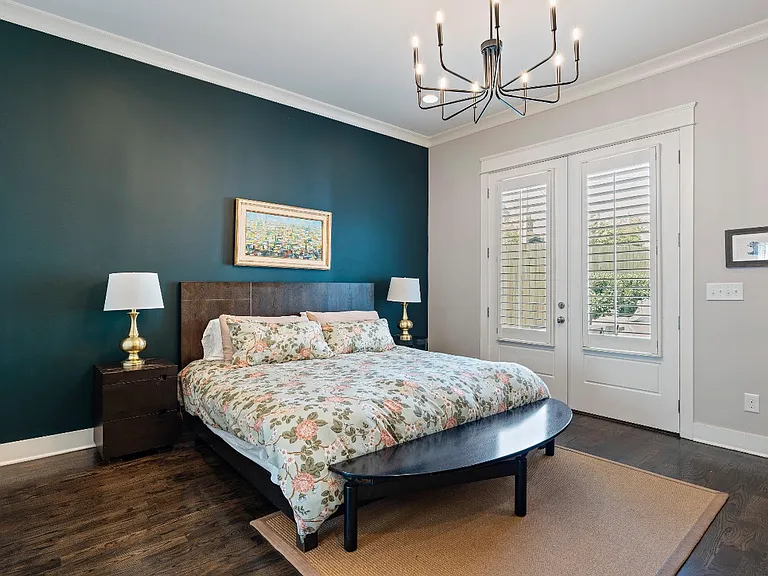 1109 Lawrence Ave — Photo 11