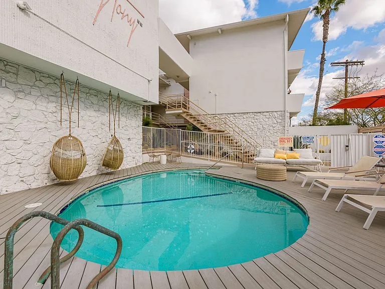 6871 Franklin Ave - Hollywood Cozmo — Photo 14