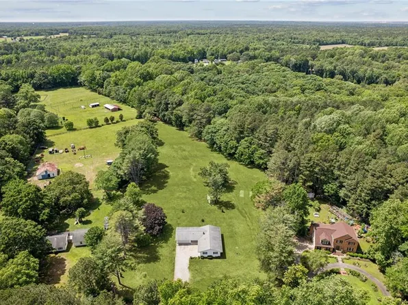 7 Landing Cir, Williamsburg, VA 23188