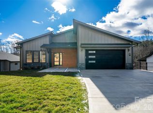 25 George Allen Rdg, Arden, NC 28704