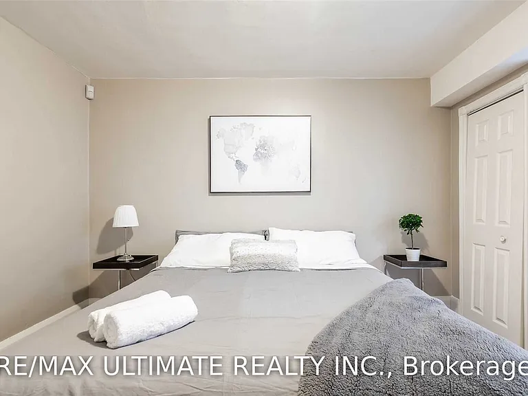 470 Oriole Pkwy #4 — Photo 23