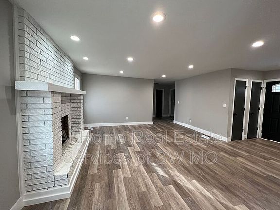 5th image of 738 E Powell St