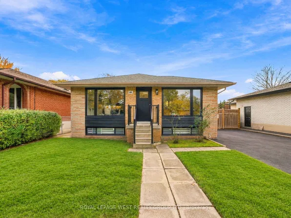 33 Tapley Dr, Toronto, ON M9R 3P2