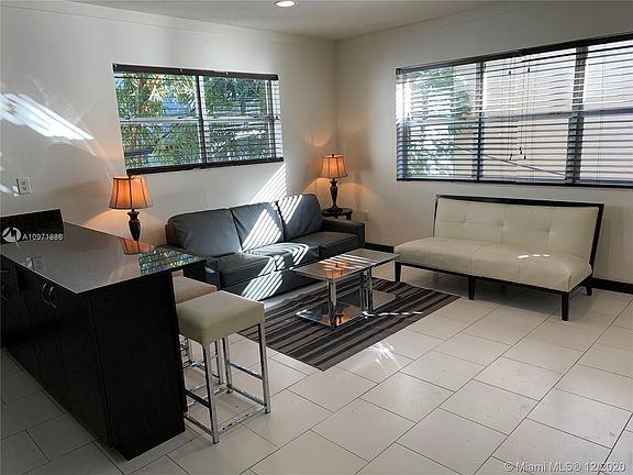 4th image of 1545 Drexel Ave #429