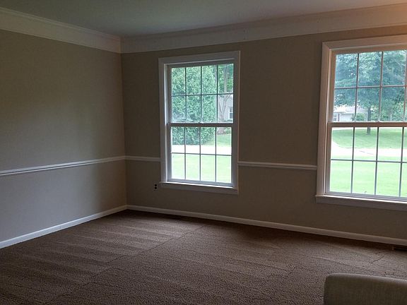 3rd image of 45145 Emery Dr