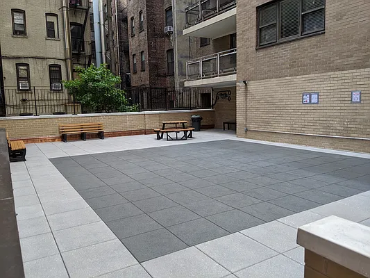 Sold by R New York | media 9