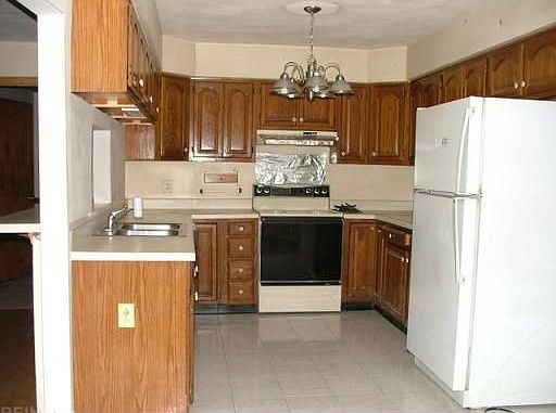 2nd image of 2053 Silver Lake Dr