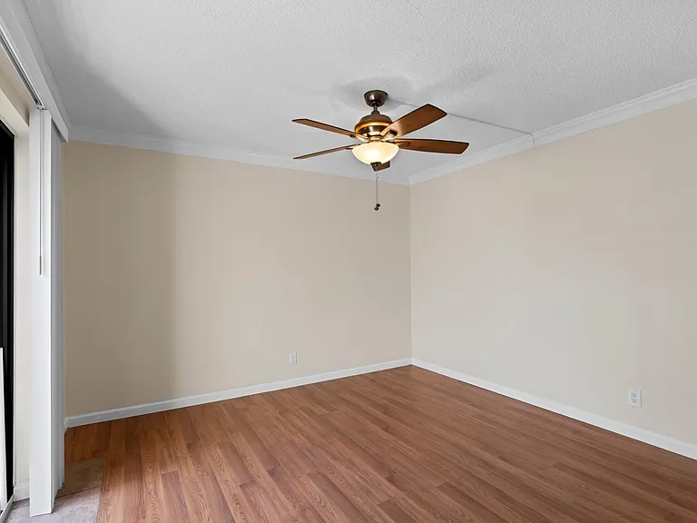 2327 Waterside Dr — Photo 12