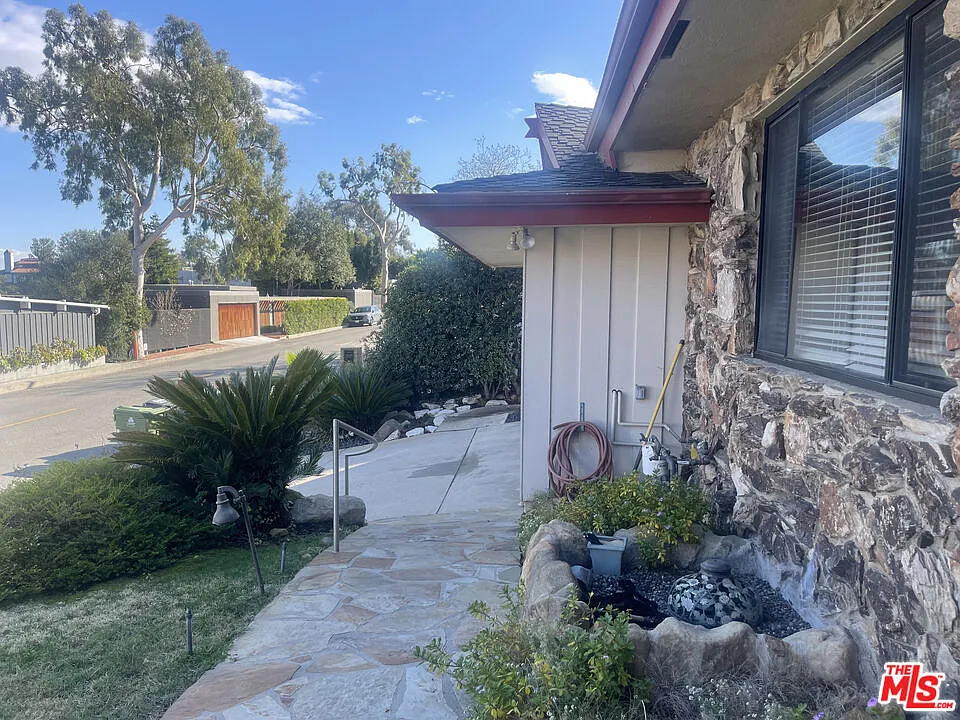 3 bed, 3.0 bath, 2765 sqft, $11,000 — Photo 4