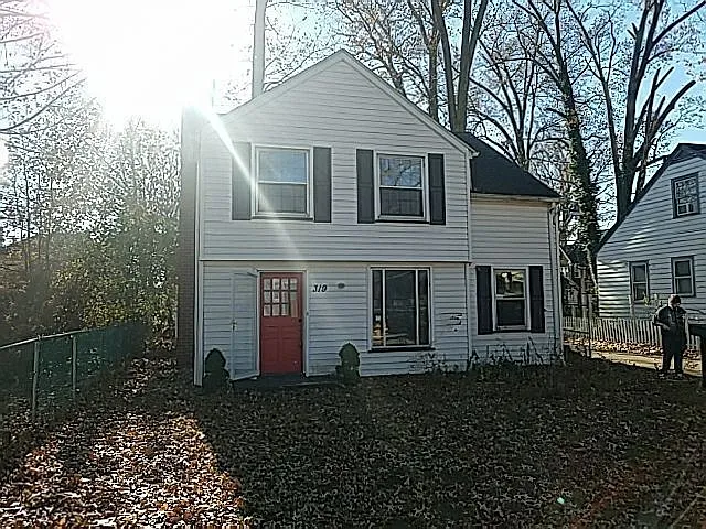319 Mistletoe Ave photo 1
