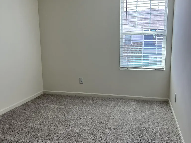 2065 Glen Crossing Dr — Photo 7