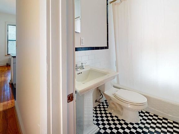 4th image of 129 E 97th St APT 5C