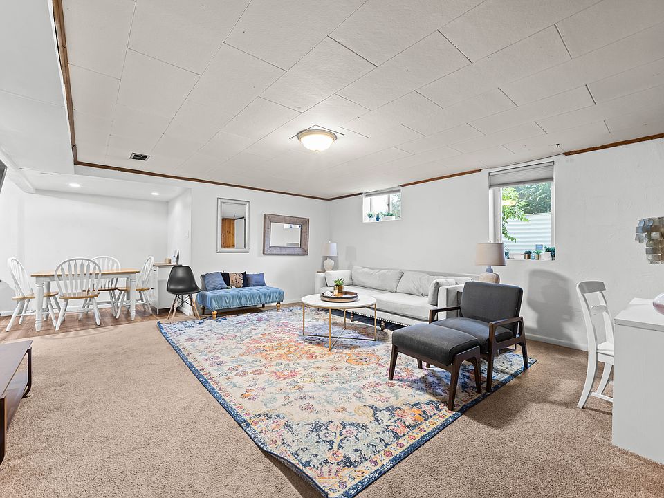 Light and spacious with two dedicated workspaces - one in the living room and one in the second bedroom.