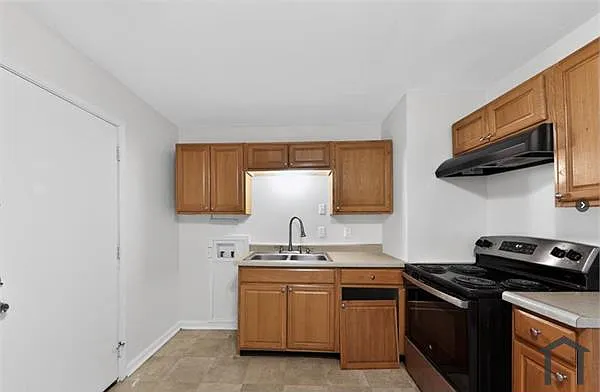 3887 Myron Ave — Photo 8