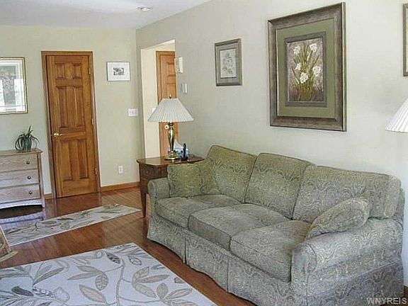 4th image of 24 Strawn Ave