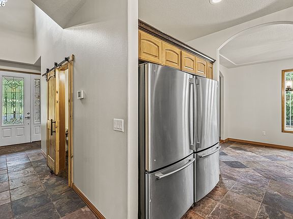 3rd image of 144 Owl Creek Rd