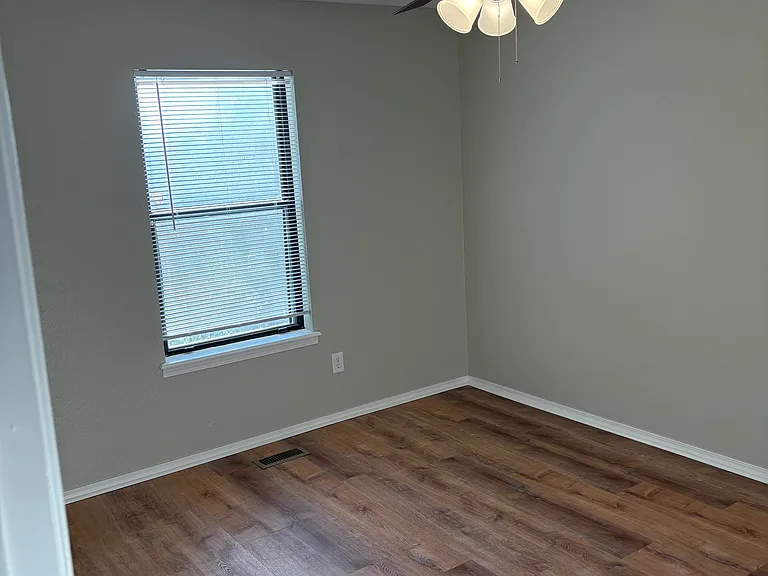 6644 S Victor Ave — Photo 10