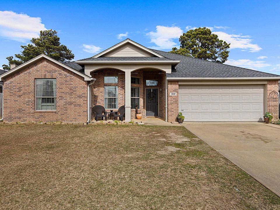 1st image of 2029 Cumberland Dr