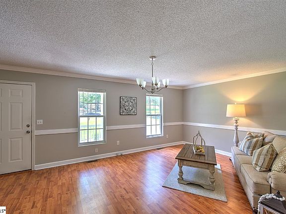 5th image of 31 Northway Dr