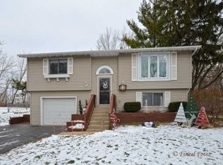 7802 Lonetree Dr, Wonder Lake, IL 60097