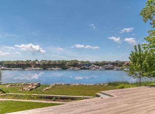 27 Bayside Ter, Riverside, CT 06878