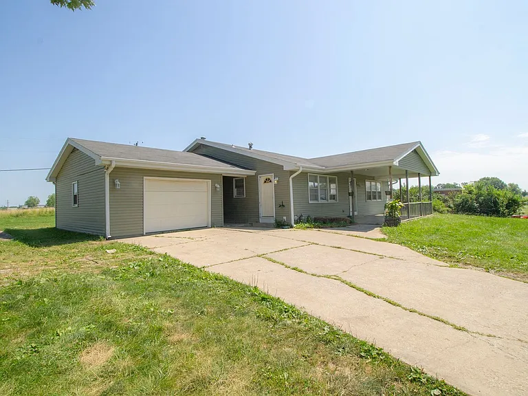 1303 Smiley Ln — Photo 38