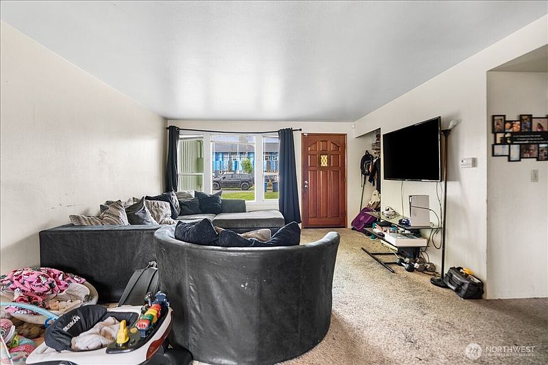 4th image of 125 E 60th Street