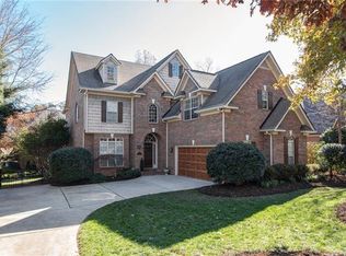 570 Ballymote Ct, Matthews, NC 28104