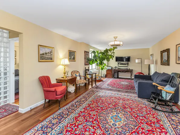 305 East 24th Street image 25 of 27