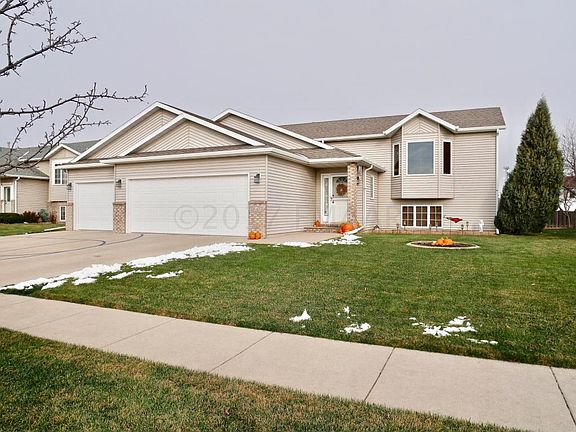 5th image of 1142 7th Ave W