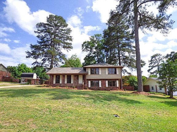 3rd image of 2411 Brookwood Cir