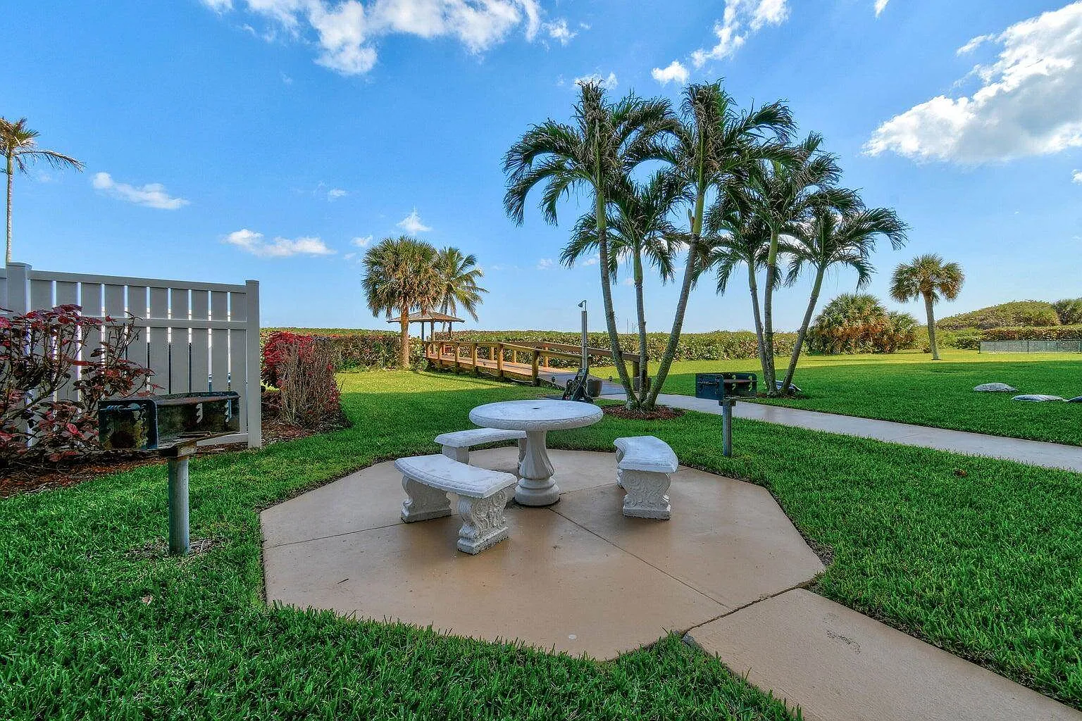 2 bed, 1040 sqft, $2,800 — Photo 4