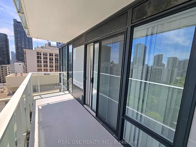 501 Yonge St #1109 — Photo 21