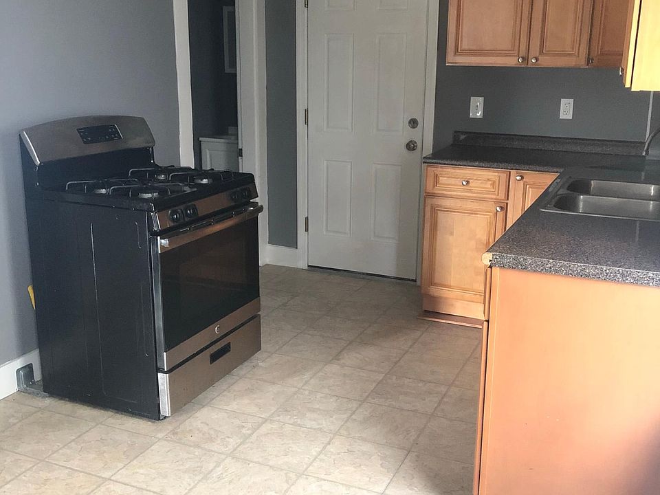 2nd image of 392 Bernon St #2