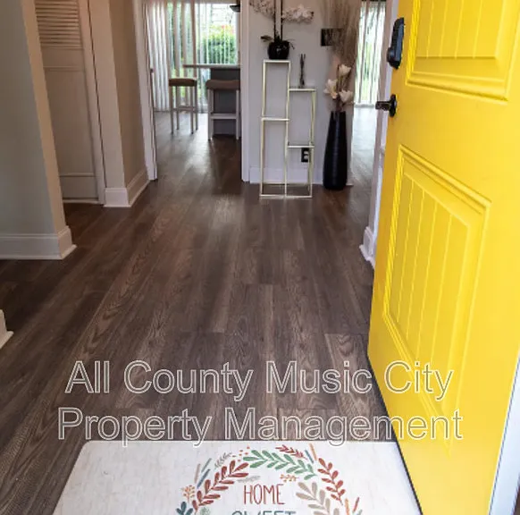 129 Hermitage Woods Dr — Photo 3