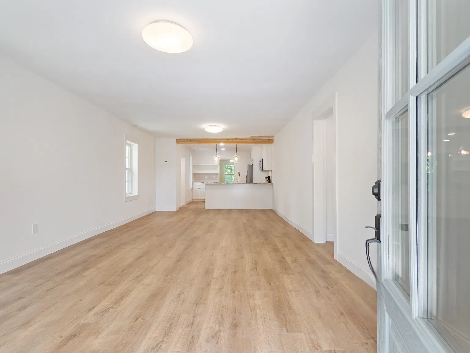 4 bed, 2.0 bath, 1628 sqft, $2,400 — Photo 3