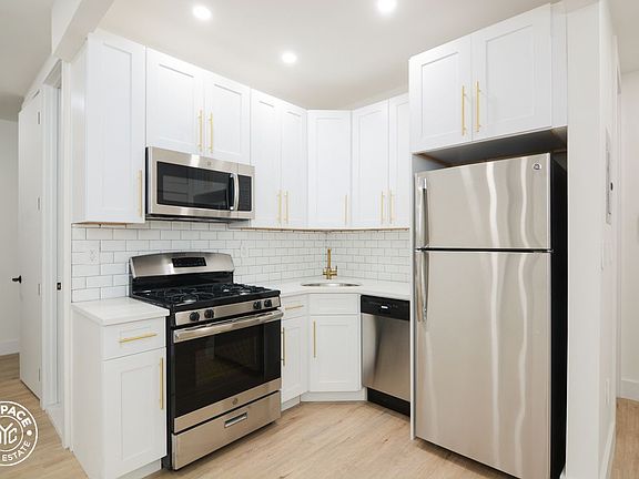 2nd image of 961 42nd St APT B8