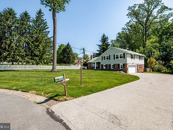 2nd image of 1390 Paxon Pl