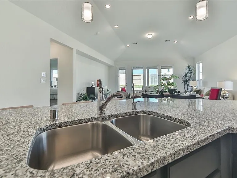 25206 Farmdale Ln — Photo 10