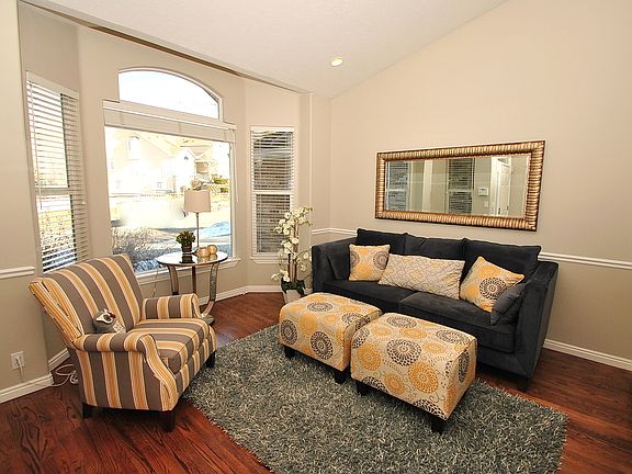 4th image of 1362 E Martha Dunyon Cir