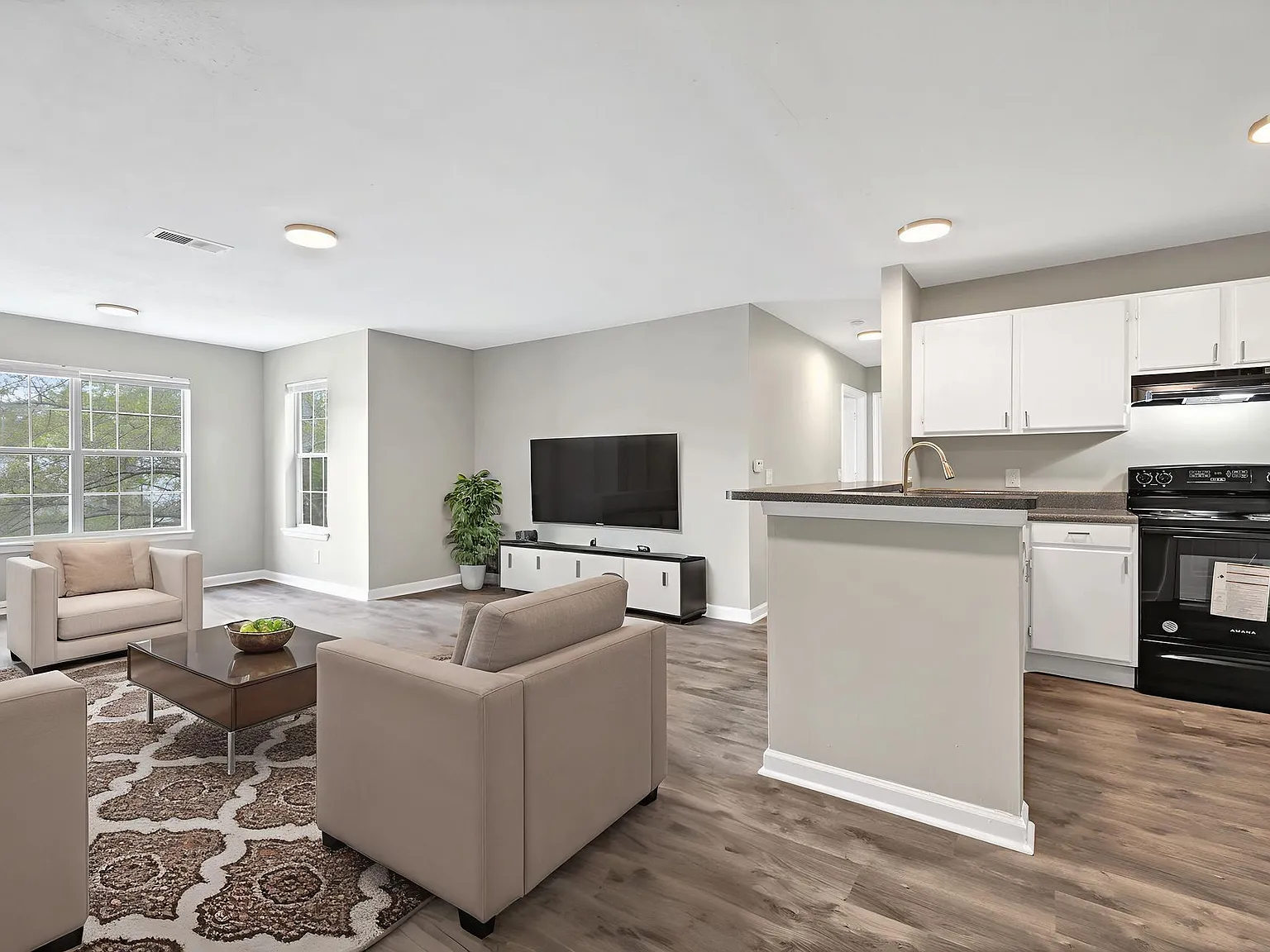Elm Creek Apartments — Photo 2