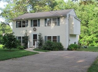 7 Huckleberry Trl, Saunderstown, RI 02874