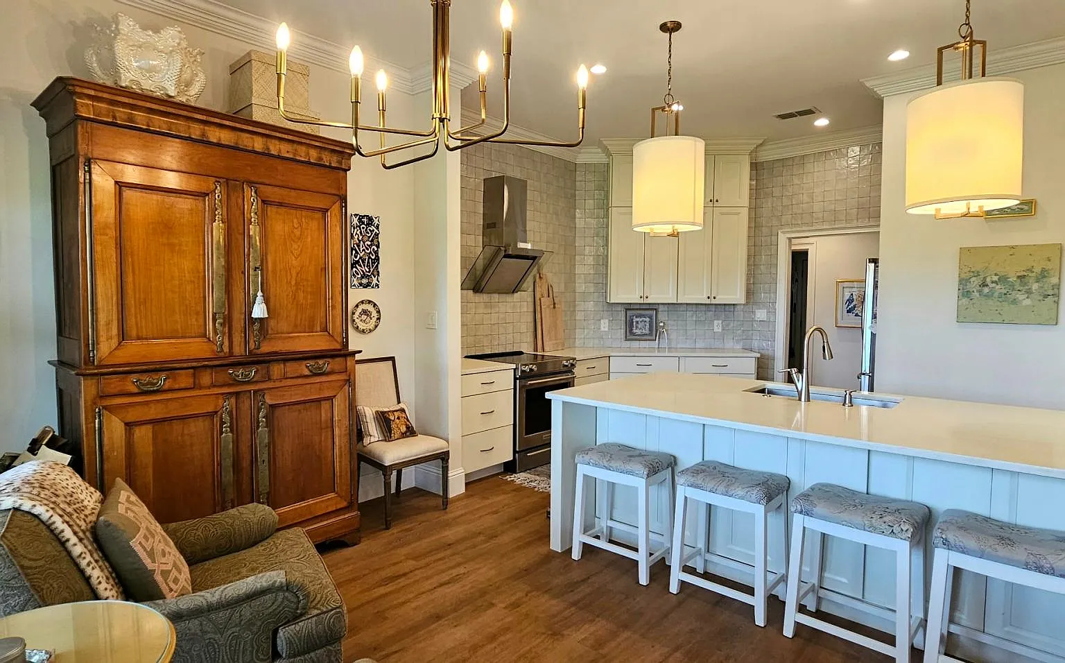 4 bed, 2321 sqft, $3,000 — Photo 4