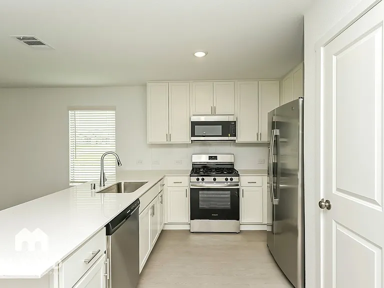 2701 Mistwood Dr — Photo 13