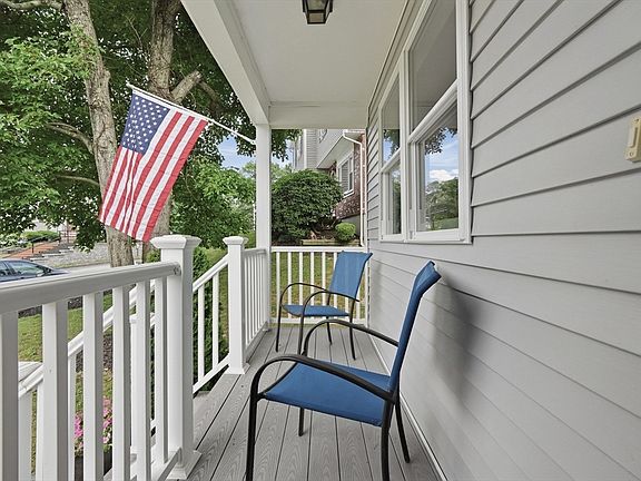 4th image of 134 Hathaway Commons Rd