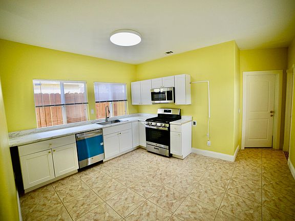 3rd image of 626 Stemwood Dr #1