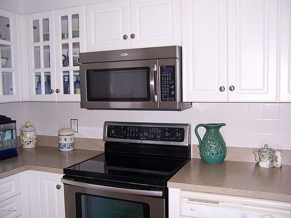 3rd image of 122 Breezewood Drive #H