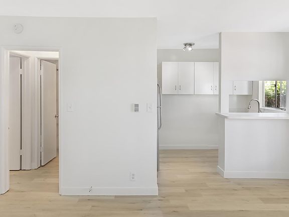 4th image of 950 N Curson Ave #2