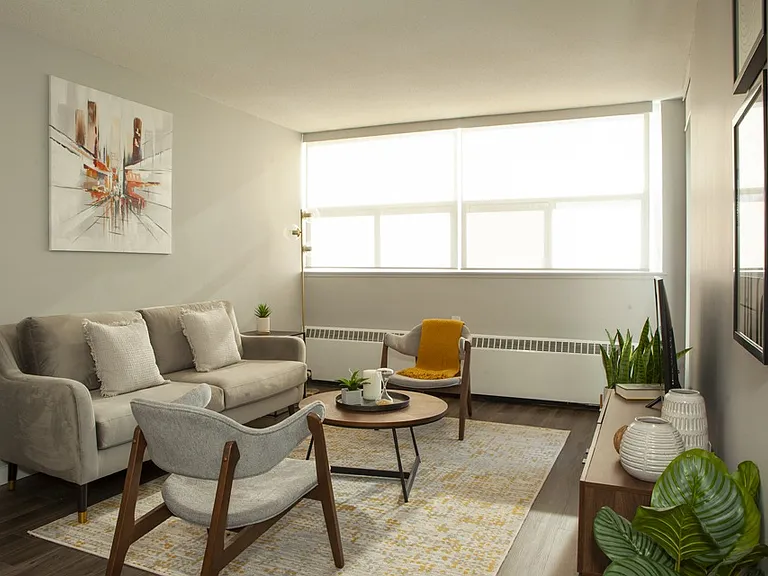 2575 Danforth Ave — Photo 45