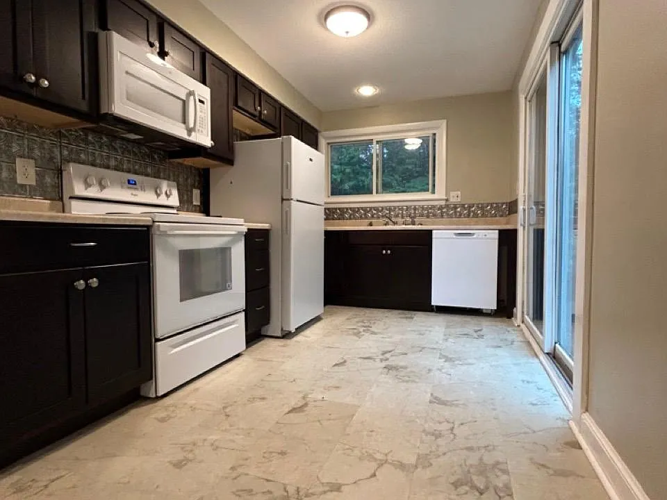6 Reynwood Ln #2
